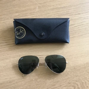 Ray-Ban AVIATOR - Äkta Ray-Ban avitor i gott skick 
