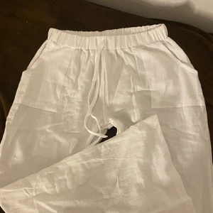 Linnebyxor  - Säljer mina nya linnebyxor i storlek L men sitter som en S