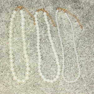 Pärlhalsband  - Helt oanvänt halsband och i fint skick💕 ENDAST DET STÖRSTA KVAR! Den stora för endast 10kr💕