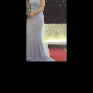 Ljusblå balklänning  - En väldigt elegant klännig i storlek 36, enbart använd en gång 