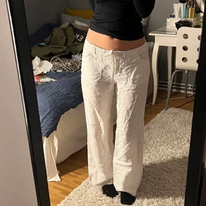 Lågmidjade linnebyxor  - Säljer dessa lågmidjade linnebyxor då dom inte kommer till användning. Storlek 38 men passar en 34/36, buda från 350 eller köp direkt för 450❤️‍🔥