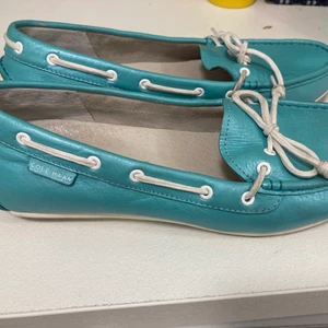 Cole haan läder skor i stl 39 - Cole haan läder skor i stl 39. Använd bara en gång därför i toppskick 