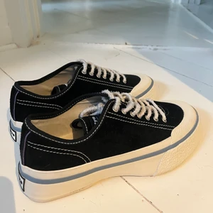 Eytys Laguna  - Svarta skor från Eytys i modellen Laguna! Helt oanvända i storlek 41✨ Priset kan diskuteras!