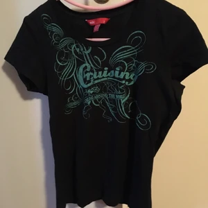 3 tröjor - Passar för XS-S. Begagnade men fina. 