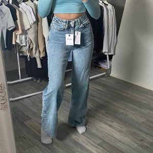 Straight leg jeans - prislapp kvar helt nya, beställde fel storlek, köparen står för frakten 💕