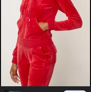 Röd juicy sett  - Säljer mina röda juicy sett ni  kan gärna buda priset❤️