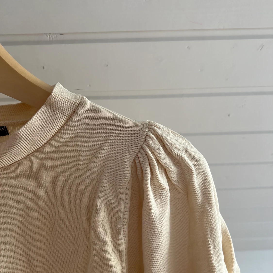 Fin tröja med ballong arm  - 90