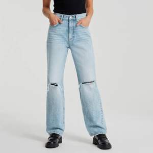 90s high waist jeans PETITE från Gina Tricot. Använd ett fåtal gånger, i bra skick. Storlek 30💘 100% bomull