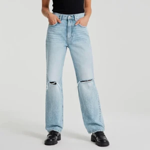 90s high waist jeans PETITE - 90s high waist jeans PETITE från Gina Tricot. Använd ett fåtal gånger, i bra skick. Storlek 30💘 100% bomull