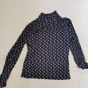 Tröja från & other stories strl 36 - Fin tröja från & other stories. 