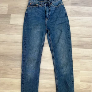 Jeans - Fina mörkblå jeans men som tyvärr inte kommit till användning💕