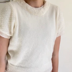 Stickad topp - Säljer denna jätte söta stickade toppen då den ej kommer till användning. Endast använd 1 gång.