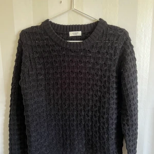 Stickad tröja  - Svart stickad tröja, väldigt skönt material💕