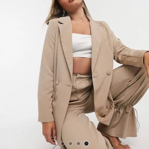 Beige kavaj - Säljer denna beiga kavaj 🥰 