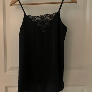 Satin linne Vila - Superfint satinlinne från Vila. Är absolut öppen för prisförslag, kan mötas upp i Stockholm och det är bara att skriva för fler bilder! 