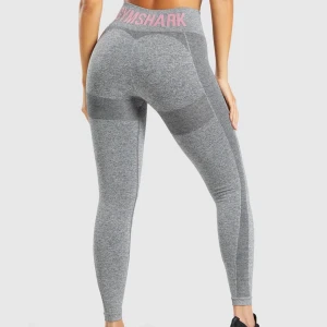 Gymstark flex leggings - Träningsbyxor från gymshark i flexkollektkionen, storlek xs. Endast testade så de är i nyskick. Köpta för 550 kr, säljer de för 280 + frakt 
