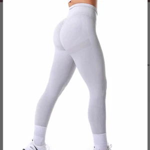 Träningstights  - Rapid Wear Träningstights med scrunch effekt. Dessa är helt nya och aldrig använda.. Sitter som en smäck och framhäver rumpan på ett galet sätt!! Köparen står för frakten 🥰