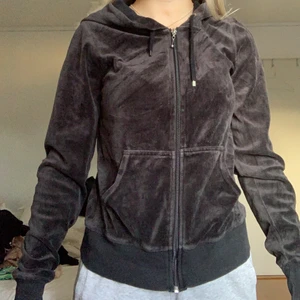 Strl s - Säljer pga att jag rensar ut min garderob på saker jag inte använder. Kommer sälja allt för en billig peng då jag behöver bli av med det snabbt. Mitt pris: 50kr (Kan mötas upp i Malmö eller fraktas)