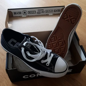 Converse  - Helt nya skor, ny pris 900kr mitt pris 450