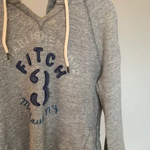 Abercrombie and fitch hoodie - Mysig Abercrombie and fitch hoodie i storlek XS-S. Köpt i USA, sparsamt använd!💕