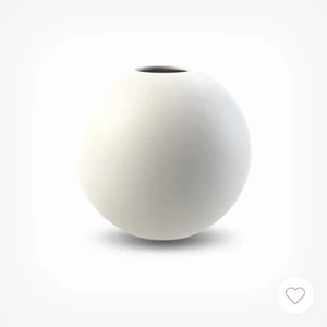 COOEE design kruka - Säljer två vita runda krukor från COOEE design🤍båda är i väldigt bra pris och nypris är 595kr🤍säljer båda för 500kr och styckevis för 300kr🤍