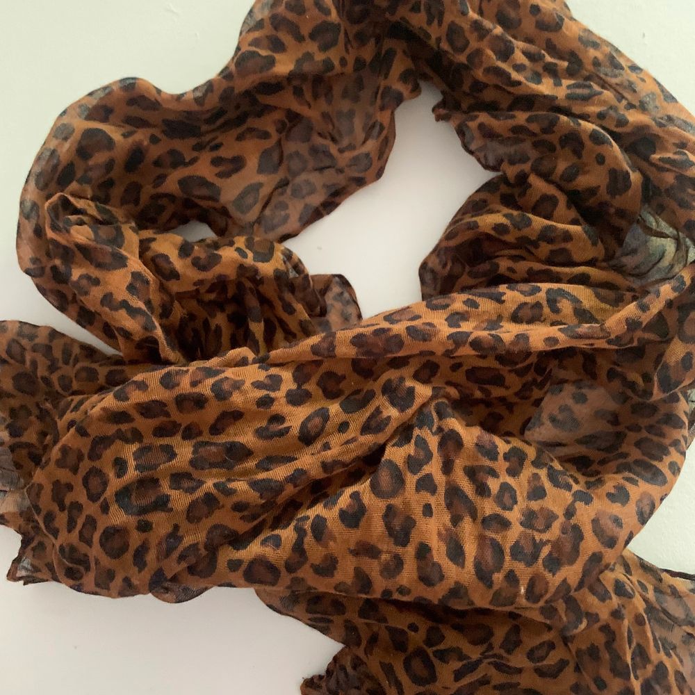 Brun leopard scarf - Accessoarer | Plick Second Hand