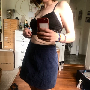 manchester kjol - Jättefin mörkblå Manchester kjol! Kontakta mig om ni har frågor🌻🌻