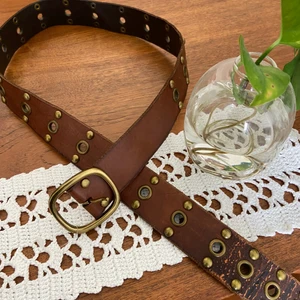 Brunt skärp - Frakt ingår inte 🤎