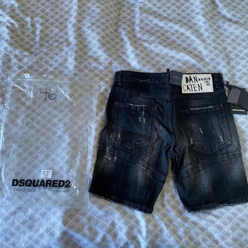 Dsquared shorts, helt nya!  Jag har olika modeller & storlekar Påse & lappar medföljer Endast seriösa kunder tack! . Shorts.