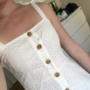 Klänning, Mango - Supersöt klänning från Mango 🥭 Storlek XS men passar även mig med S. Köpare står för frakt🧡