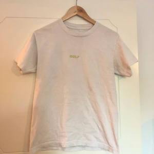 Golf wang tshirt  - Golf wang t-shirt i storlek S, säljer den eftersom den inte riktigt kommer till användning. Nypris var ca 500-600kr inkl frakt. Kan antigen mötas upp i Norrköping eller posta ( köparen står för frakt) 💗