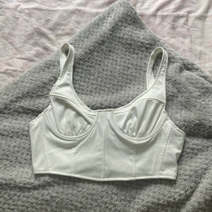 Shein linne - Köpte detta Från SHEIN för några månader sedan, men har aldrig kommit till användning. Köpte för 80 kr och säljer för 40 kr. Storlek S