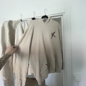 Axel arigato Hoodie  - Nypris-2000kr   Undragna snören Fint skick