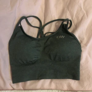 ICIW Sport BH - Grön superfin sport BH från ICIW, helt oanvänd säljs på grund av för liten! 💚