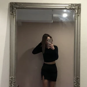 Kjol - Jätte fin kjol, använd fåtal gånger bara att höra av sig för mer information eller bilder:)