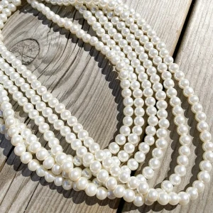 Pärlhalsband  - Jättefina pärlhalsband som vi på Tinsel.se själva har gjort!  Materialet är rostfritt och nickelfritt 🥰 Frakt med frimärke: 13kr Handla här eller hos www.tinsel.se