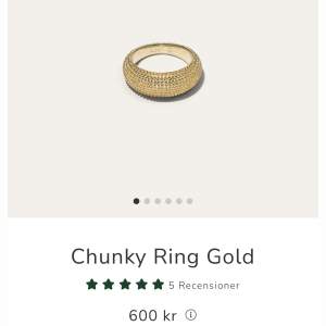 Säljer denna fina ring från ani jewels💞 den var för liten när jag fick hem den så inte använd. Mm 16. Ni får den i asken som tillkommer ❤️