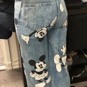 Musse pigg jeans  - Säljer nu mina Musse jeans då som blivit för små, storlek 36 200kr + frakt  Tryck ej på köp direkt 