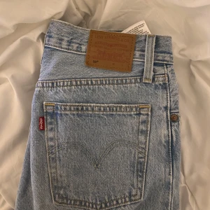 Levis jeans  - Fina Levis jeans, knappt använda, sitter perfekt på mig som är 165 lång💕