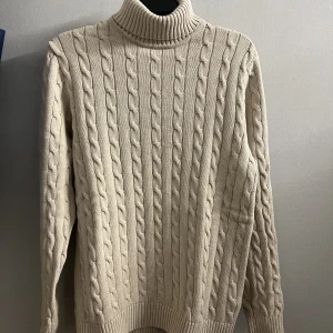 Turtle neck Selected Homme - Bra turtleneck från selected homme.   Endast använd en gång.  Ord.pris 699