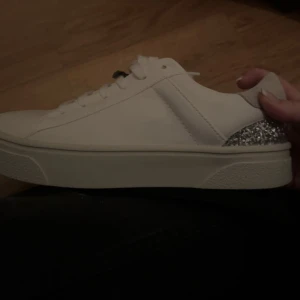 Skor - Söta vår skor från zara i storlek 38, aldrig använda!!❤️ 150kr