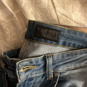 Lågmidjade jeans  - Blå lågmidjade tiger of Sweden jeans storlek 30/32. Endast provade🤍