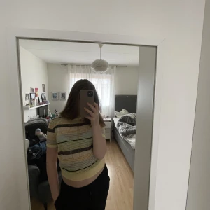 Zara topp - Knappt använd, snygg och passar bra till våren 