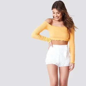 Offshoulder topp nakd  - Söt gul offshoulder top från NAKD, strl 34. Använd en gång, 30kr 💞