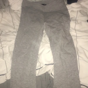 Byxor  - Lager 157 byxor. Bootcut, som är använda ca 4 ggr, st S