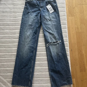 90’s full length mid rise Zara - 90’s full lenght mid rise, fall blue storlek 34, endast testade Frakt tillkommer