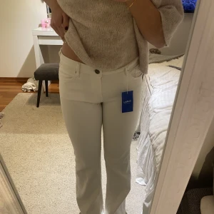 jeans - säljer dessa snygga jeans från replay !! Köpte dem från sellpy för ett tag sedan men de har inte kommit till användning, dem är i väldigt bra skick och super snygga nu till våren !💓