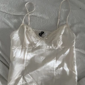 Silke linne - Köpt från hm och använt en gång då den e för liten