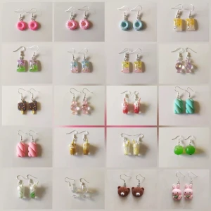 GRATIS FRAKT! Nya Nickelsäkra Örhängen med Berlocker - Nya och nickelsäkra örhängen med berlocker. Välj bland massa olika sorter. Gratis frakt