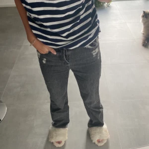 Gråa jeans - Gråa jeans från zara, långa på mig som är 173 cm. 💚💚  klicka ej på köp nu!